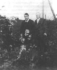 Drei Generationen - Hans mit Vater Ernst und Söhnen Hajo und Fried